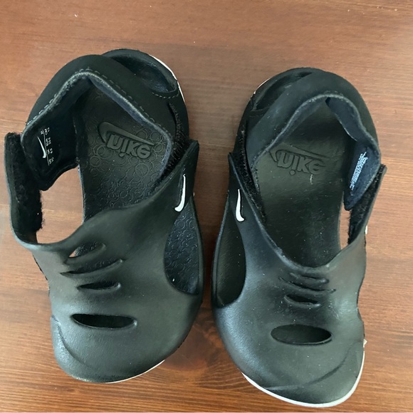 Nike kid shoes - Picture 3 of 5